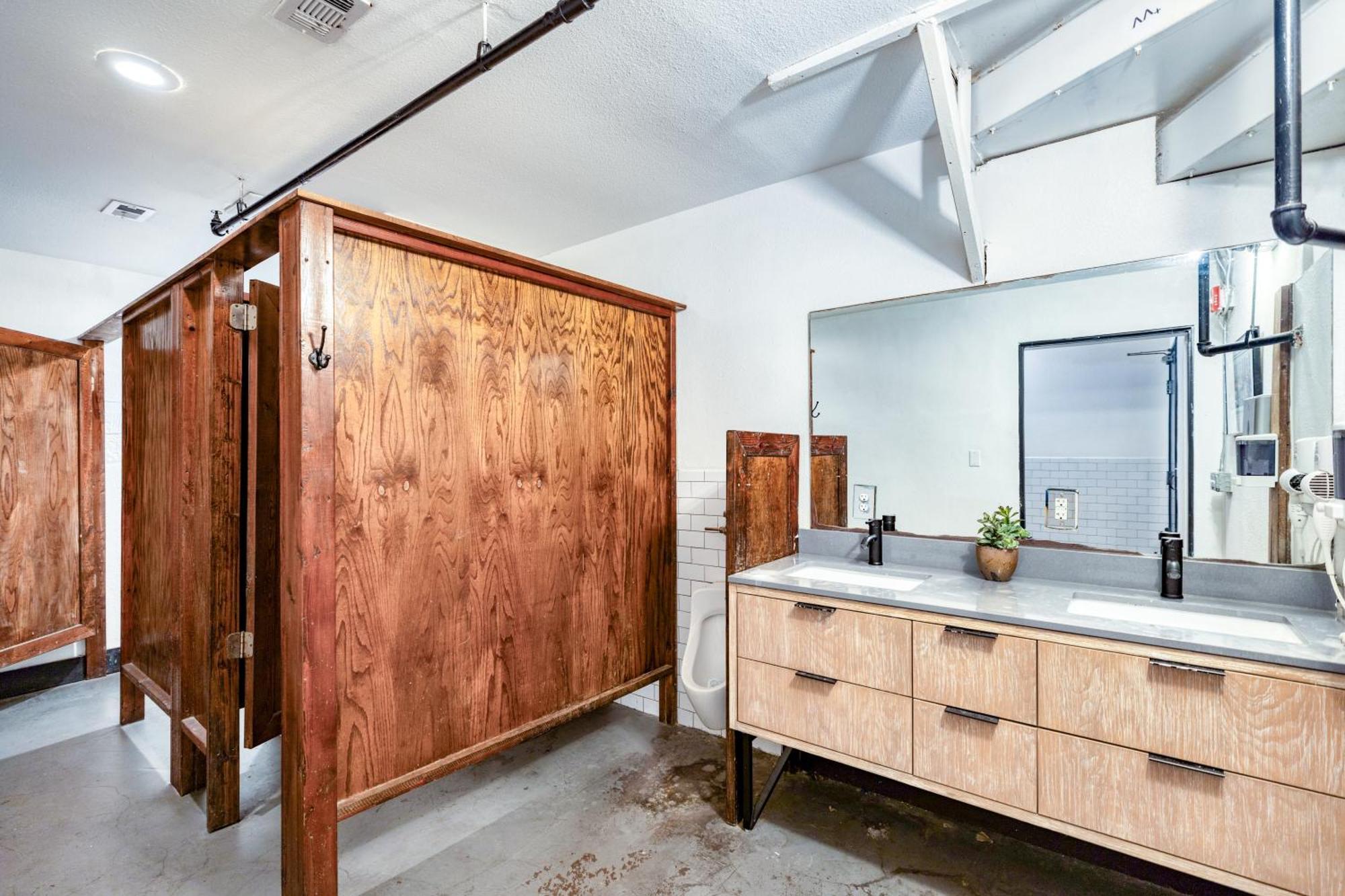 Quadruple Room with Shared Bathroom