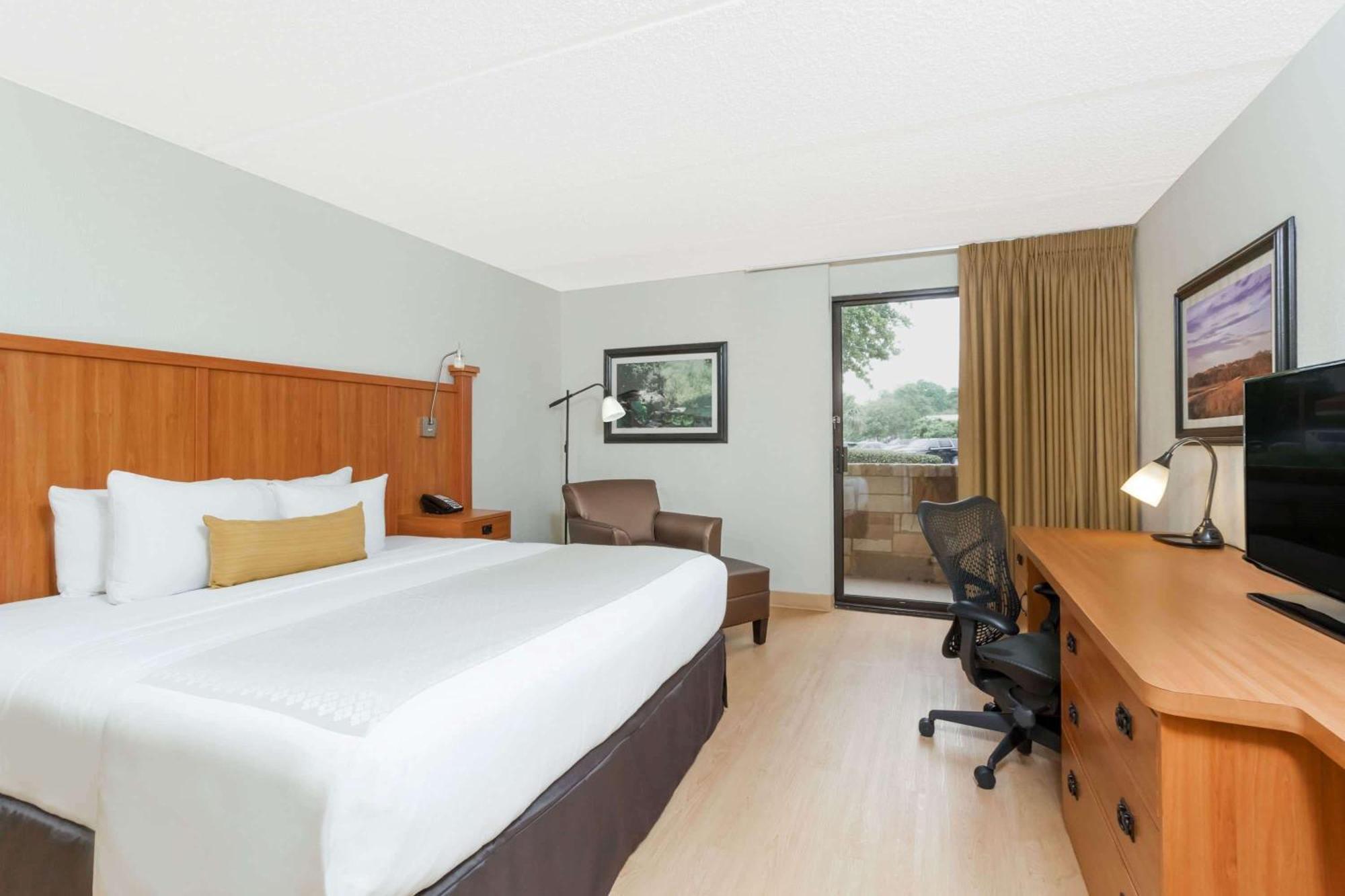 Deluxe Single Room,1210664707:JPEG