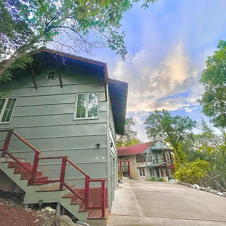 The Rivery Retreat, Choose From Luxury Guesthouse Cabin Or Poolside Suite In Lake Austin Hill Country-3